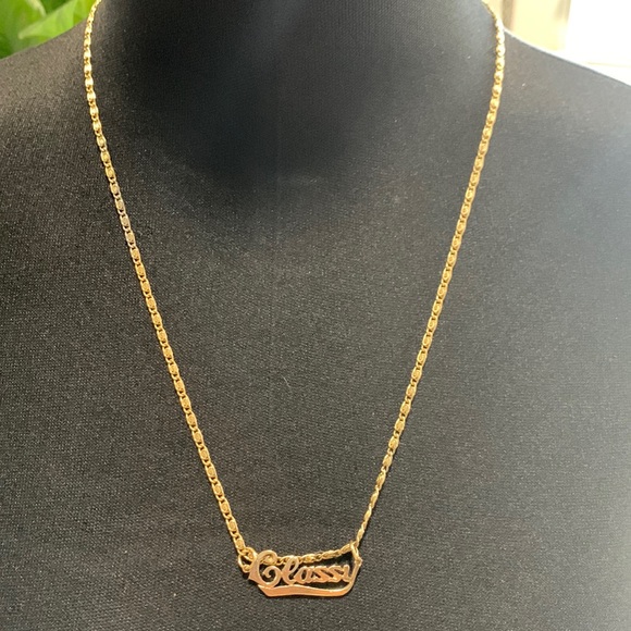 Gold plated Classy charm and 24 inch Necklace - Picture 1 of 6